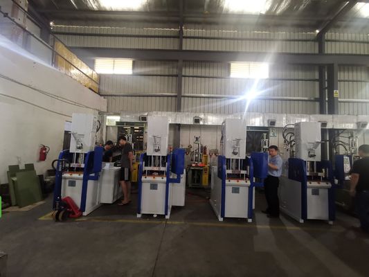 30T प्लास्टिक वर्टिकल इंजेक्शन मोल्डिंग मशीन 6.7kW के साथ 13 KN इजेक्टर बल कम रखरखाव