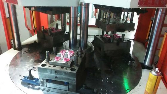 प्लास्टिक टूथब्रश इंजेक्शन मोल्डिंग मशीन वर्टिकल JTT-550 2V3R 180MM खोलने स्ट्रोक के साथ