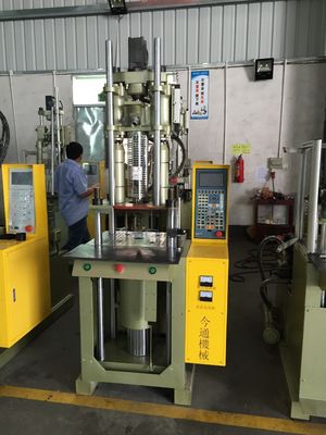 35T छोटी ऊर्ध्वाधर इंजेक्शन मोल्डिंग मशीन 1300Kg वजन 6.7KW शक्ति