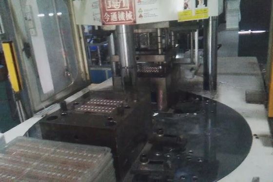 एबीएस प्लास्टिक संसाधित हाइड्रोलिक 120 टन इंजेक्शन मोल्डिंग मशीन वर्टिकल रोटरी टेबल