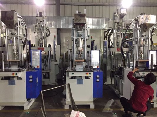 अनुकूलन योग्य 45T प्लास्टिक प्रशंसक इंजेक्शन मोल्डिंग मशीन ऊर्ध्वाधर