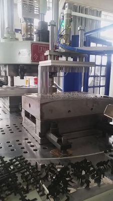 हाइड्रोलिक रोटरी वर्टिकल इंजेक्शन मोल्डिंग मशीन 40T 30mm पेंच व्यास