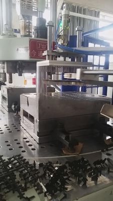 85T पूर्ण स्वचालित ऊर्ध्वाधर इंजेक्शन मोल्डिंग मशीन 21.6Kw 4000Kg वजन