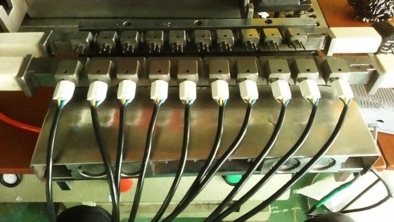 विनिर्माण संयंत्र के लिए 13kW वर्टिकल प्लास्टिक इंजेक्शन मोल्डिंग मशीन 55T