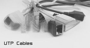 उच्च परिशुद्धता 15 टन इंजेक्शन मोल्डिंग मशीन USB/MICRO कनेक्टर के लिए वर्टिकल